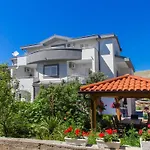 Apartment Vesna By Interhome Grebastica