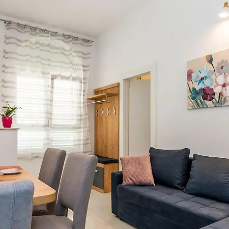 Apartment Apartmani Vesna Grebastica By Interhome Grebaštica