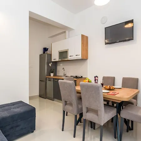 Apartment Apartmani Vesna Grebastica By Interhome