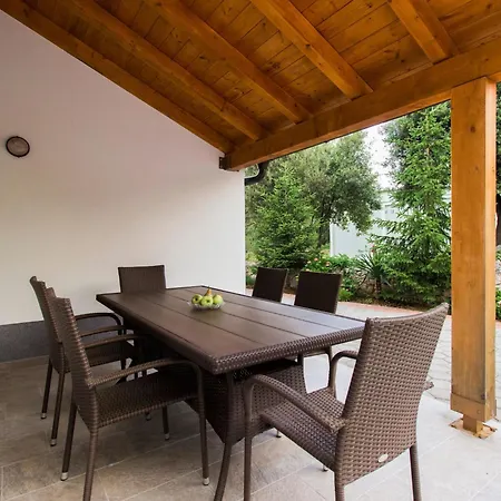 Apartment Apartmani Vesna Grebastica By Interhome Apartman