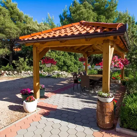 Apartment Apartmani Vesna Grebastica By Interhome Grebaštica