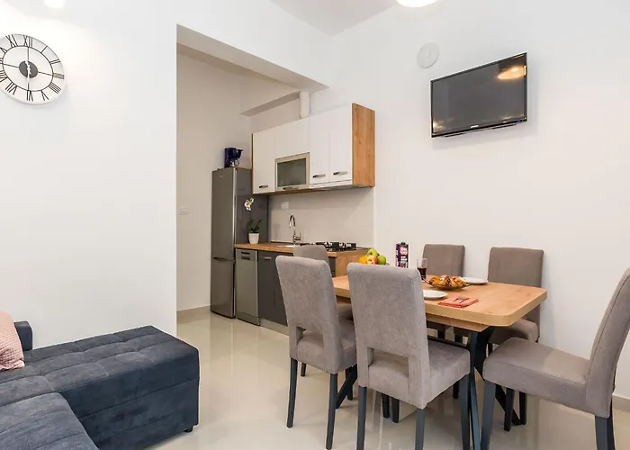 Apartment Apartmani Vesna Grebastica By Interhome
