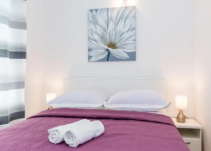 Apartman Apartment Apartmani Vesna Grebastica By Interhome *