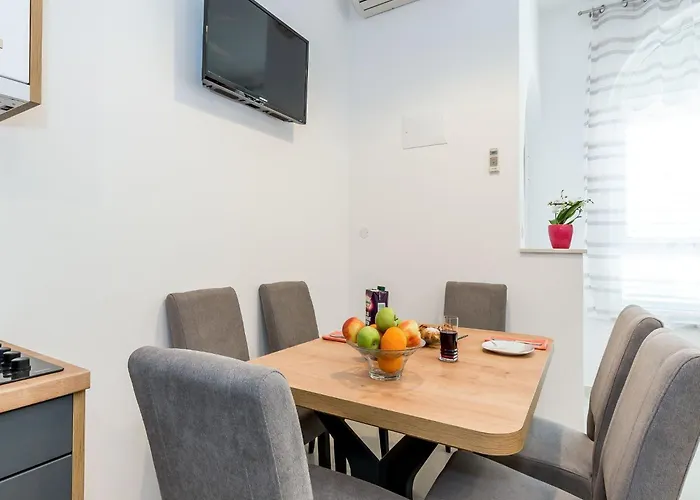 Apartment Apartmani Vesna Grebastica By Interhome Apartman