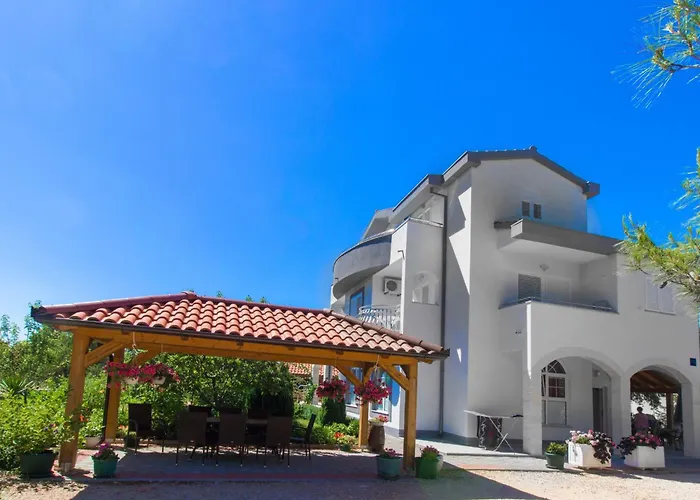 Apartment Apartmani Vesna Grebastica By Interhome