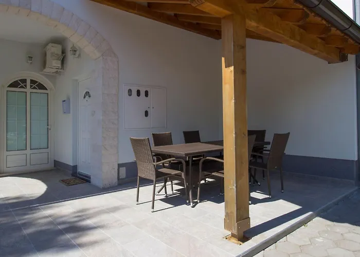 Apartamento Apartment Apartmani Vesna Grebastica By Interhome *