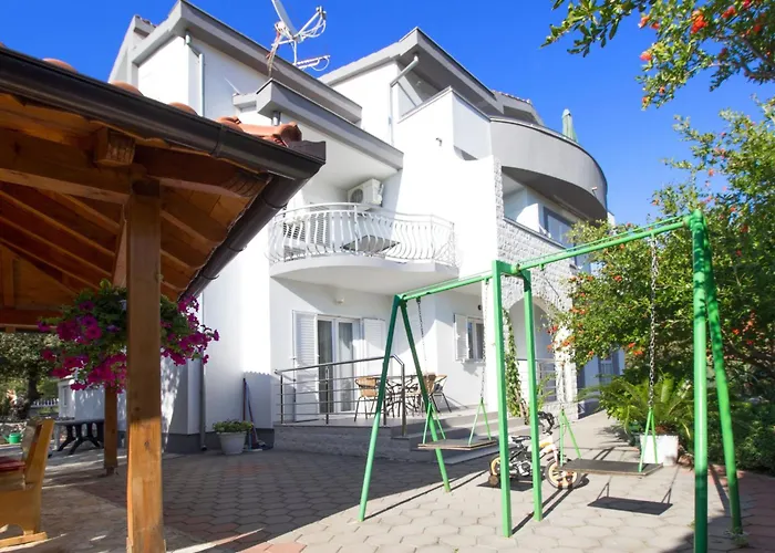 Apartman Apartment Apartmani Vesna Grebastica By Interhome